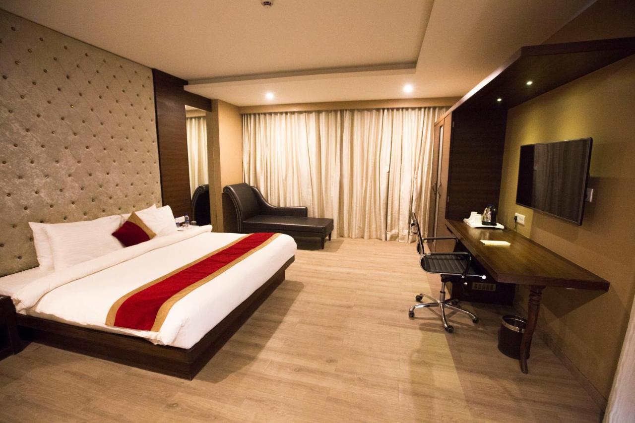 Hotel Anjushree à Ujjain Extérieur photo