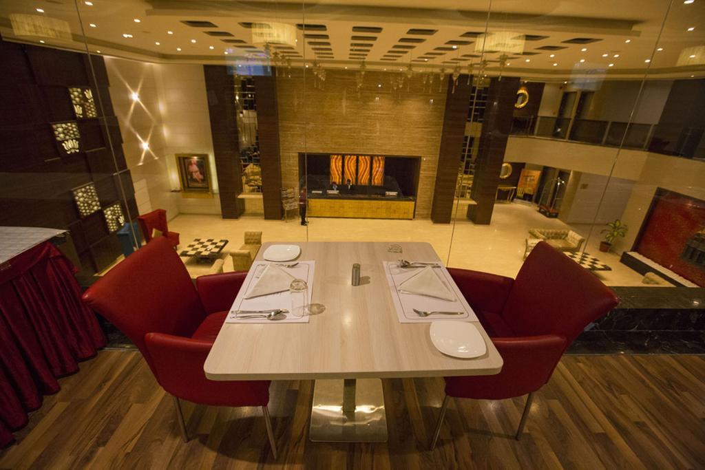 Hotel Anjushree à Ujjain Extérieur photo