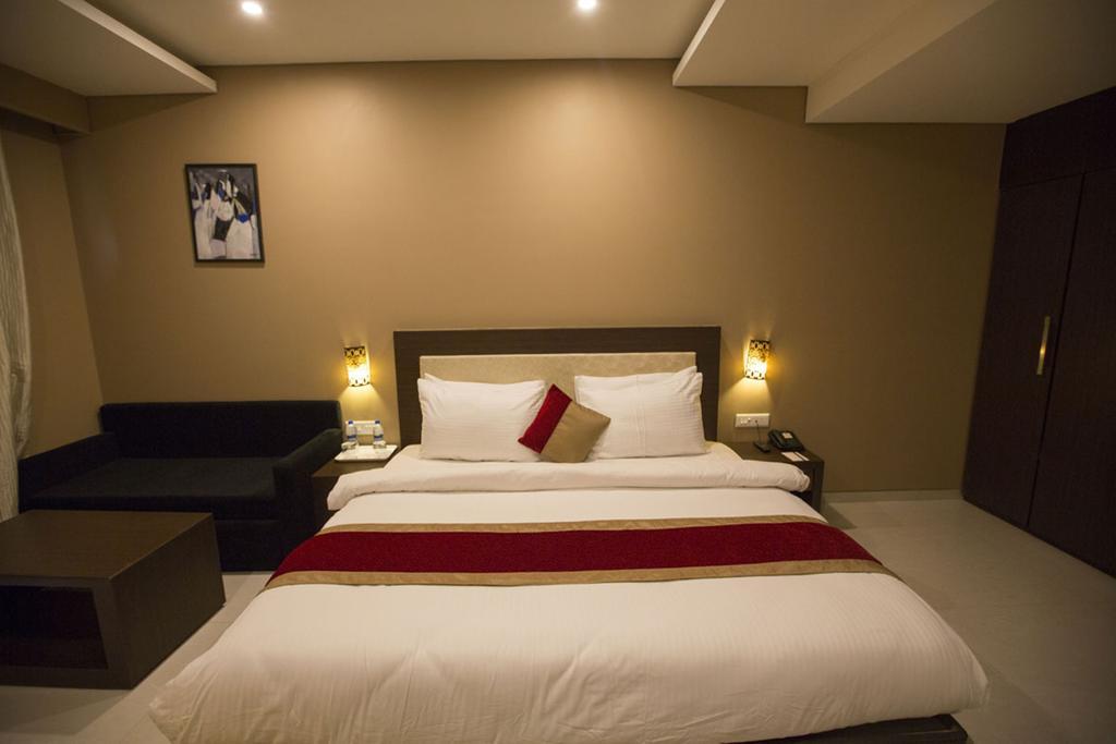 Hotel Anjushree à Ujjain Extérieur photo