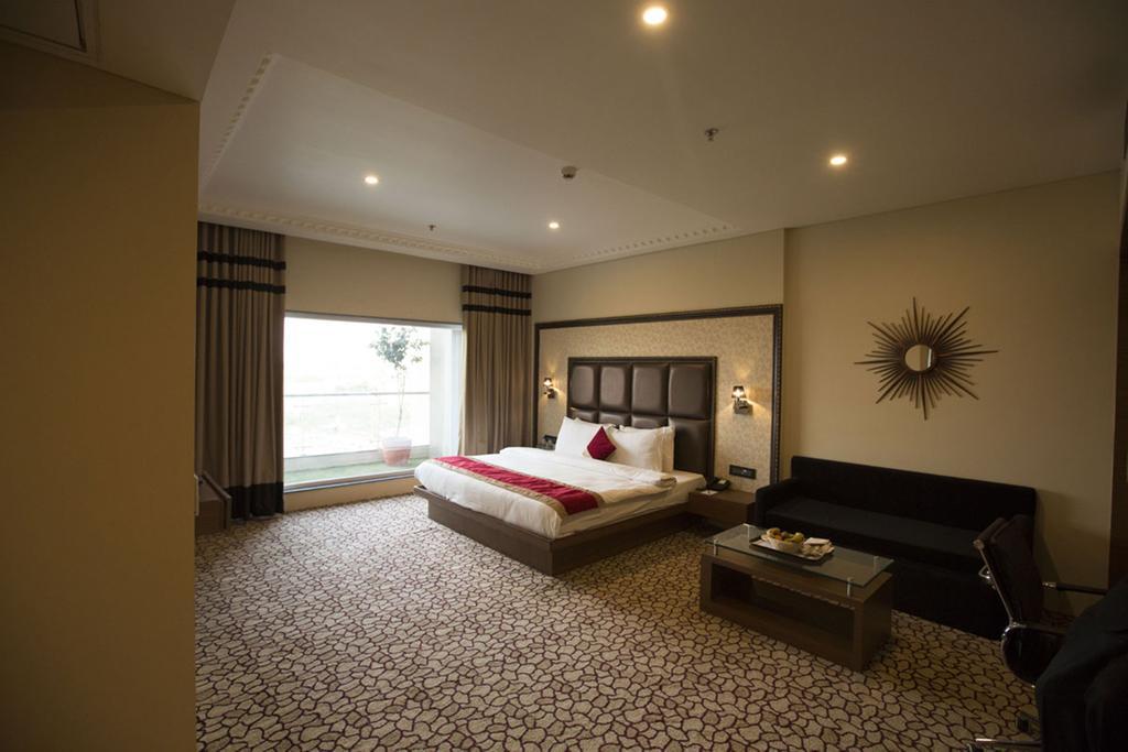 Hotel Anjushree à Ujjain Extérieur photo
