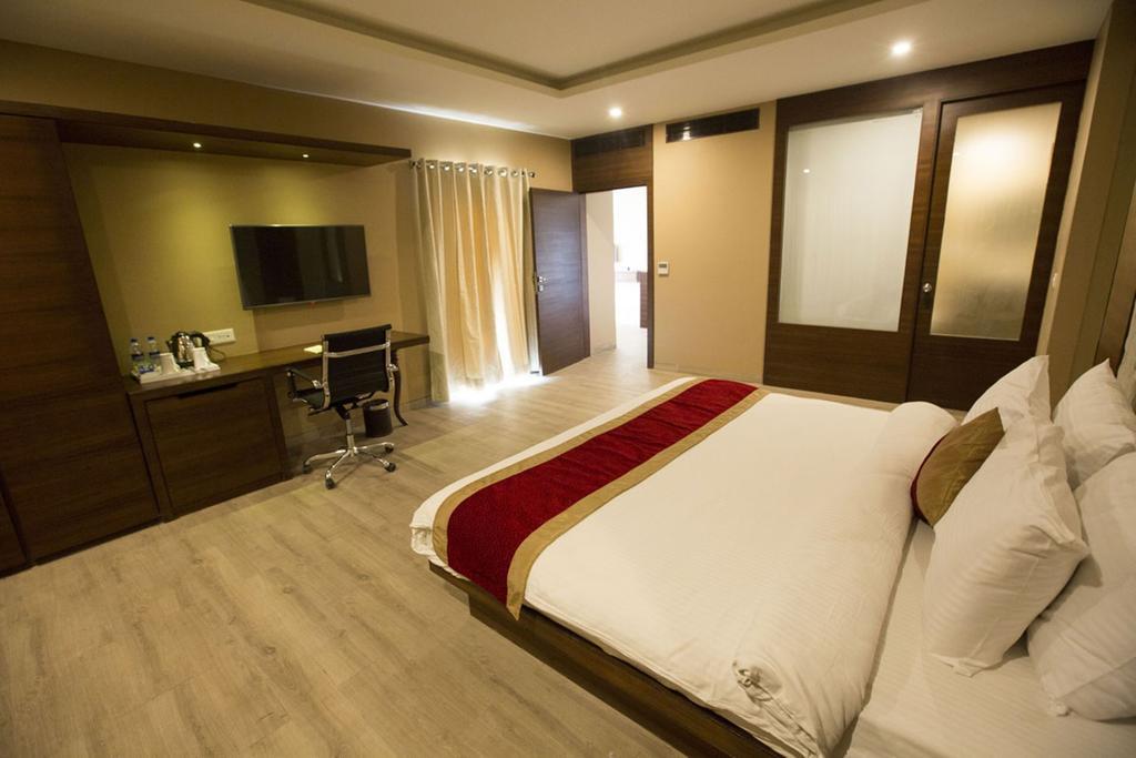 Hotel Anjushree à Ujjain Extérieur photo
