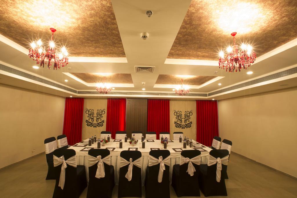 Hotel Anjushree à Ujjain Extérieur photo