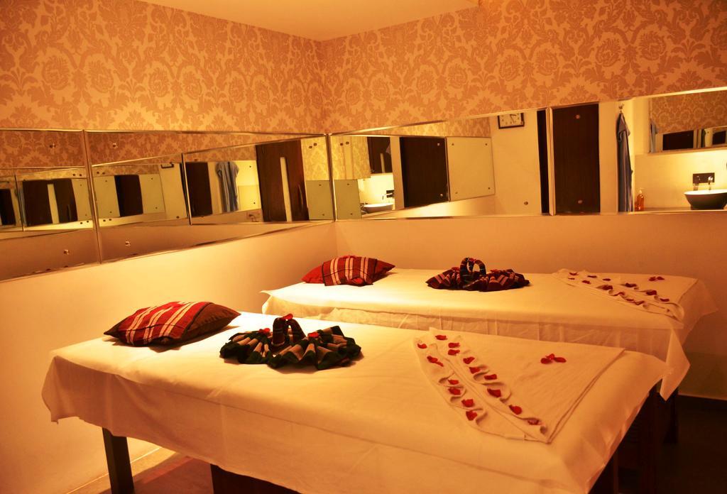 Hotel Anjushree à Ujjain Extérieur photo