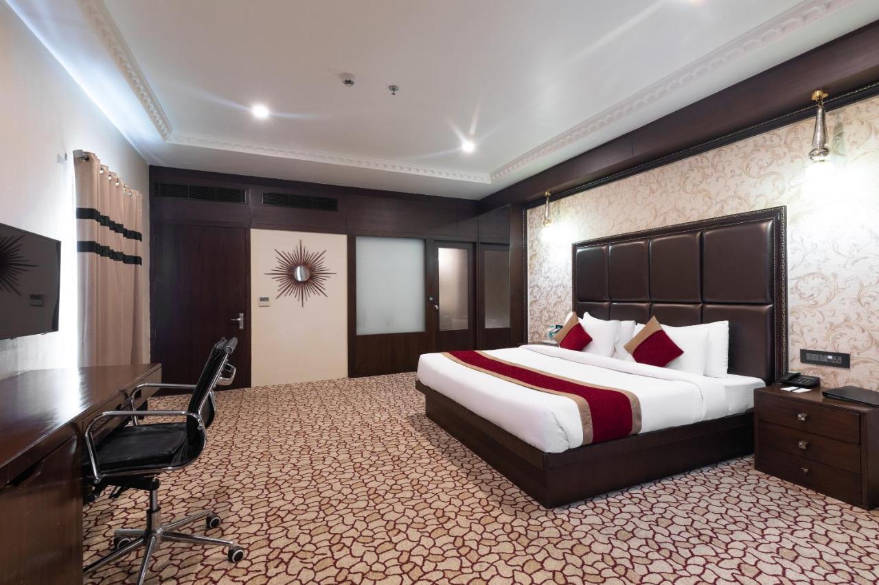 Hotel Anjushree à Ujjain Extérieur photo